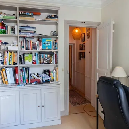 Spacious In The Heart Of * Parigi